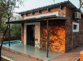 The Hill Chalets - Crocodile Pools-Self Catering, chal&eacute; alpino em Ramotswa