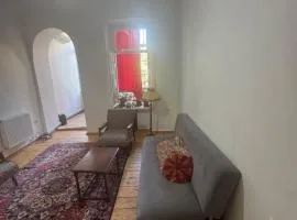 Old tbilis Apartment with balcony and coutryard