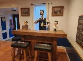 Old Salem House 15 mins from downtown Salem