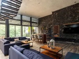 Villa Napoli - Forest retreat, pool, jacuzzi, river