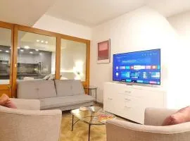 City Skyline View King bed Top Location Comfortable