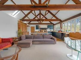 Greenhill Farm Barn- Stunning Cotswold Barn with Billiards Room