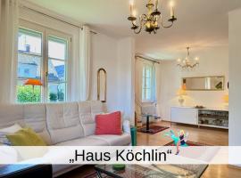 Ferienhaus Köchlin - charmante Doppelhaushälfte mit Garten und Parkplatz, hotel in Lindau