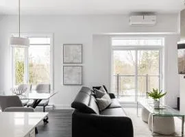 Modern 2BR Loft Condo with Rooftop Patio and Parking