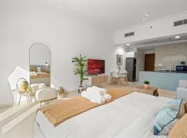 Elegant Studio with Yas Views