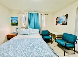 1 Bedroom Mini Apartment 10 Minutes to SeaTac Airport 1 Minute Walk to Bus Station
