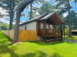 Coco Chateau ViP Cabin Lake Guntersville Pet Friendly Fully Fenced Boat Parking Private