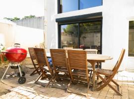 Family home 3 mins walk to the sea & center, khách sạn ở La Tranche-sur-Mer
