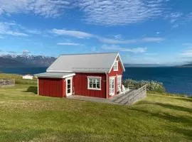 Hrisey cottage, hot tub and amazing view
