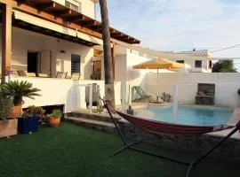VIILA ROMPEOLAS JUNTO al MAR con PISCINA PRIVADA