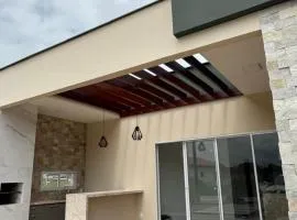 Casa de praia nova e moderna em condomínio em Lucena-PB