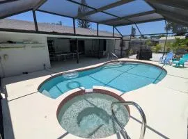 3 bedroom, 6 beds, Heated Pool, Spa, BBQ, Fire Pit