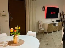 Cozy apartment 5 min to the sea and airport