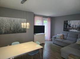 Cozy Digital Nomad Apartment in Montreal Riv-Sud, hotel v destinaci Brossard