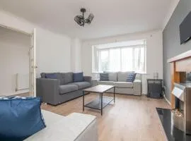 5 BD - Large House Oadby