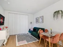 2BR Coastal Retreat Walk to Beach, free parking