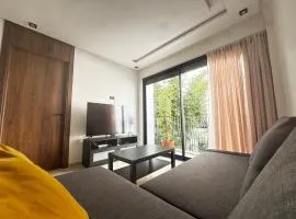 Cozy green studio - Self check in, Prime location, Free parking
