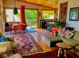 Seaview Sanctuary - stunning sea and bush location