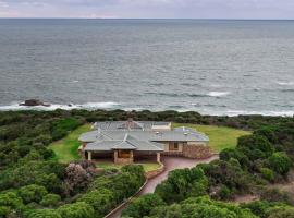Incognito - An Exclusive Oceanfront Estate, hotel u gradu 'Gracetown'