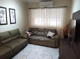 Apartamento Espaçoso a 300m da praia Enseada, Guaruja
