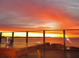 Starfish Surf House: Jeffreys Bay şehrinde bir otel