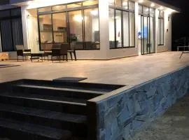 Casa de Campo La Martina con piscina y parrilla
