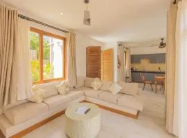 Rhion Guest House, Romantic Getaway near Beach