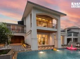 StayVista at Solace Land with Bonfire, Jacuzzi
