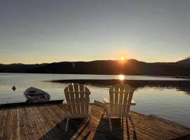 Feriehus ved Nisser med egen strand, brygge, peis og robåt til fri bruk, ξενοδοχείο σε Kyrkjebygdi