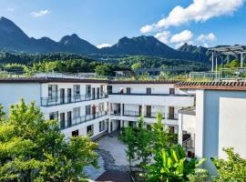 Zhangjiajie Peak&Cloud Retreat-English Services-Near the Ticket Gate, hotel i Zhangjiajie