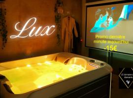 Lux, chambre spa privatif Valenciennes、オルノワのホテル