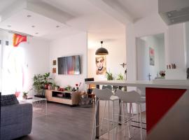 Le Remarquable &agrave; Saint Martin d'H&egrave;res - Situ&eacute; au Calme - Proche de Grenoble des Centre de Formations et du Campus - 1 Lit King Size et un lit simple - Climatisation - Balcon - Parking gratuit - Vue montagne - Proche Station de Ski, hotel com estacionamento em Saint-Martin-dʼH&egrave;res