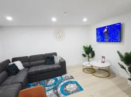 Cozy Modern Spacious 2 Bedroom and full kitchen in Southwest Calgary