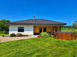 Ubytování nad přehradou, villa in Dvůr Králové nad Labem