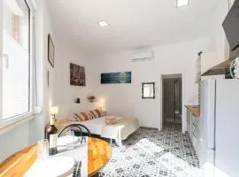 INT Studio totalmente equipado, 15' de BCN centro 8' playa