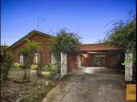 Entire House close to Supermarket gym Restaurants
