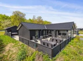 Holiday Home Helina - 180m from the sea by Interhome