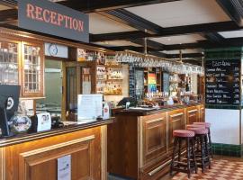 Hotel Bishops Arms Mora, готель у місті Мура