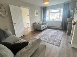 Bungalow in Village Location, near wild swimming lakes, dog friendly sleeps 6