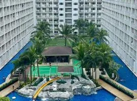Shore Residences Pool View Room near MOA and NAIA