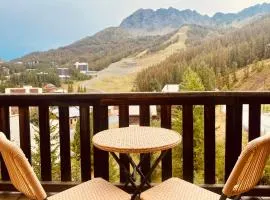 Bright Family Apartment at the Foot of the Slopes Mountain View Sleeps 6