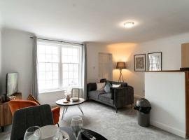 Lovely 1 Bed Harbour-side Apartment - Sea Views, hotel i Whitehaven