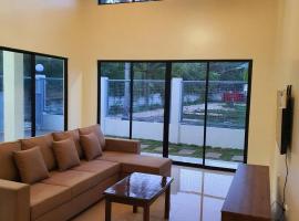 Villa Emee Nora in Panglao Island, Bohol Philippines，位于Libaong的别墅