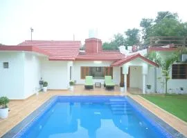 Gurgaon Farmhouse 3 BHK with Private Pool and Big Lawn