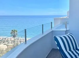 Magnífico Ático 4 hab frente a la playa con piscinas parking incluido por keywise