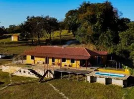 Sítio com piscina, lago e quadra - perto de São Thome das Letras