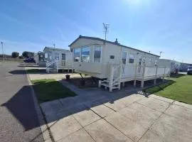 3 Bed Caravan -Sleeps 8 - Pool-Beach