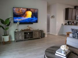 Modern Home in Palm Bay, hotel v destinaci Palm Bay
