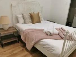 1 bedroom guesthouse close 2Train&Westfield