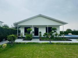 Agatha by genius trinity, khách sạn ở Noida